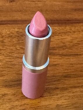 Clinique Lipstick - 02 Bare Pop
